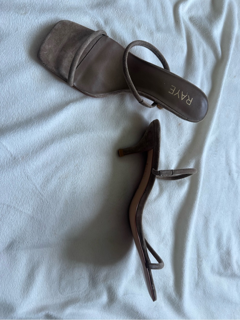 RAYE Katie sandal in light tan suede kitten heel - Picture 4 of 10